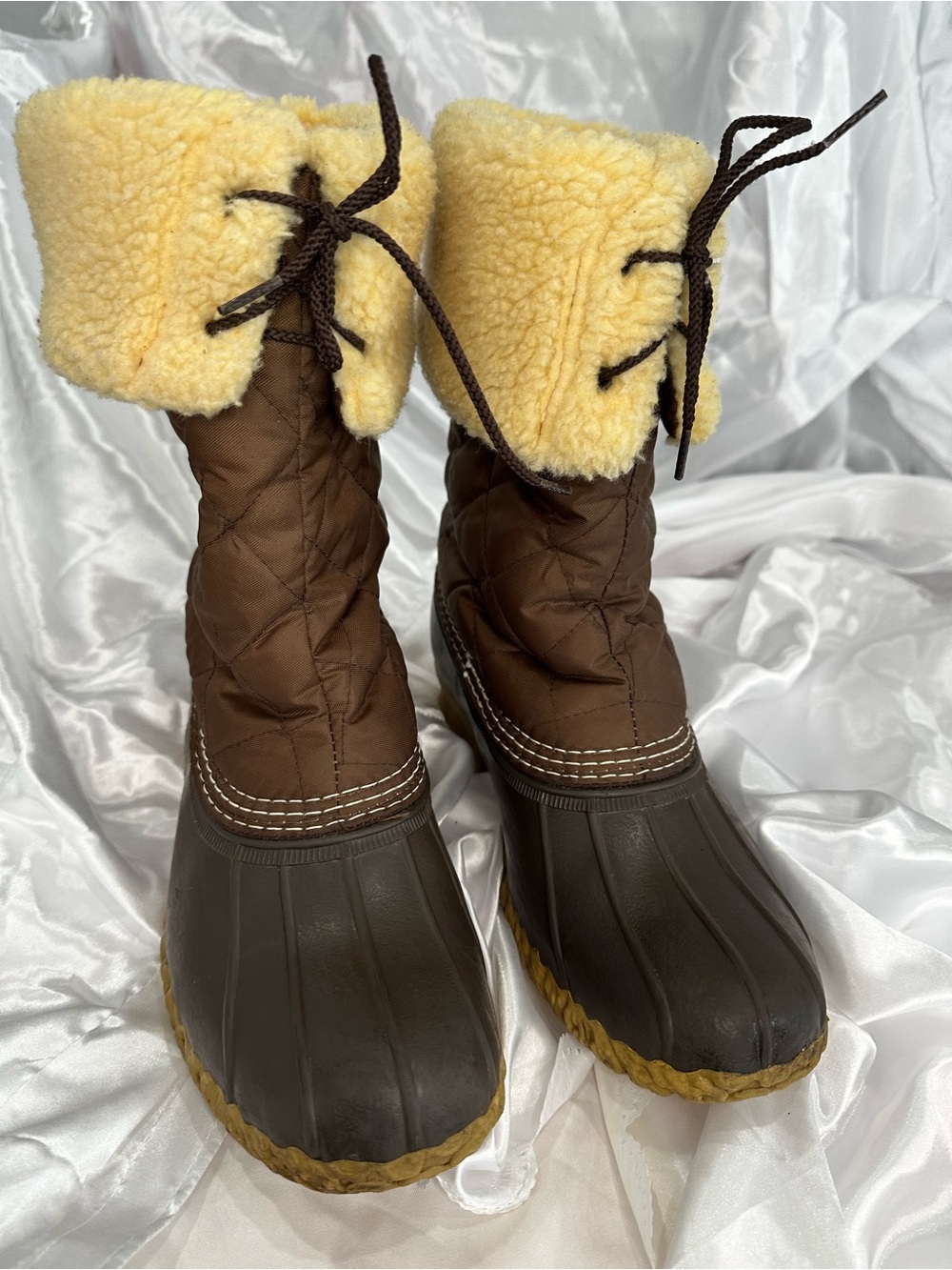 L.L. Bean Nylon Quilted Duck Boots Sz 8 Womens
